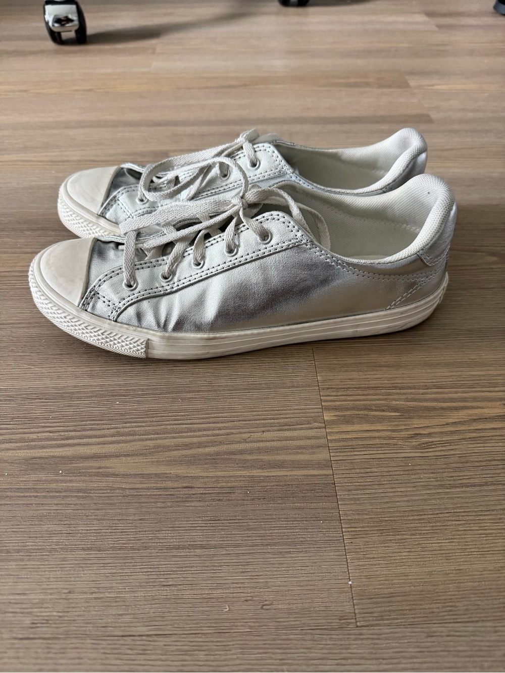 Silver converse sneakers - size 7.5